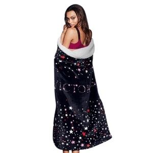 Victoria's Secret - Soft and Cozy Sherpa Stars Holiday Blanket - NWT